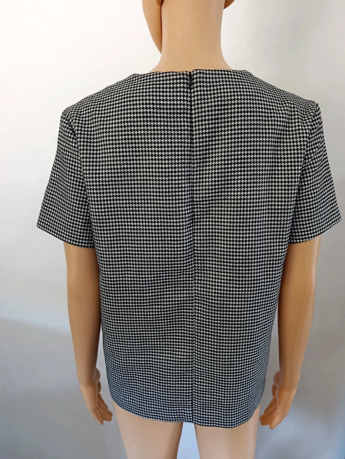 Kiabi women's T-shirt size 38 – black & white houndstooth pattern – chic contrast collar – photo 8